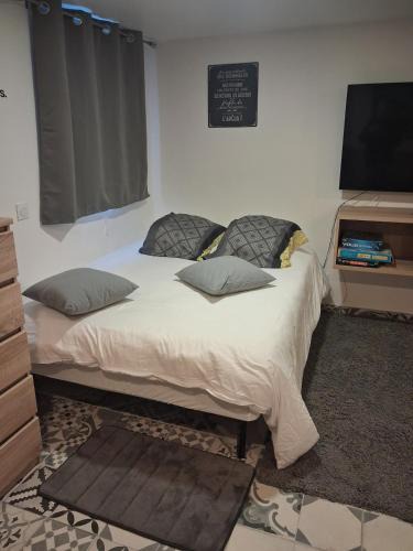 Marcilly-sur-Tille Apartment | Studio calme & confortable et borne recharge VE