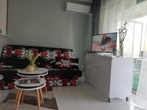 Saint-Laurent-du-Var Apartment | Studio calme proximité plage