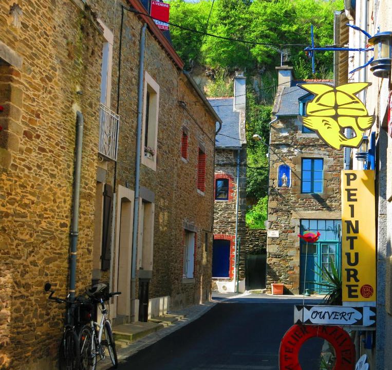 Cancale Apartment | STUDIO CANCALE - PORT DE LA HOULE - classé 2 étoiles