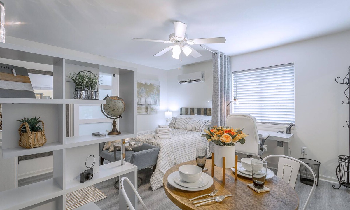 Graysville Apartment | ✤STUDIO CATALINA✤ Private Studio. Work, Eat & Sleep
