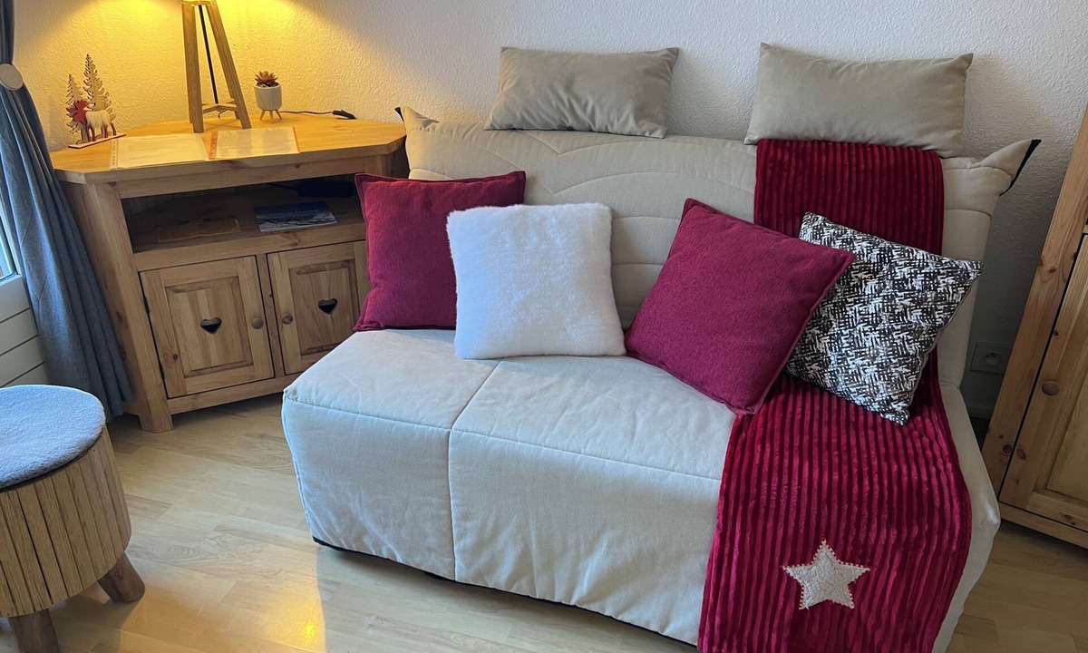 Allos Apartment | STUDIO CENTER RESORT LA FOUX D'ALLOS SLEEPS 4 MOUNTAIN CHALET ATMOSPHERE