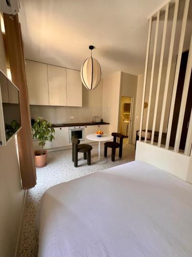 Les Halles - Valliere Apartment | Studio centre-ville face aux halles - les grands buffets