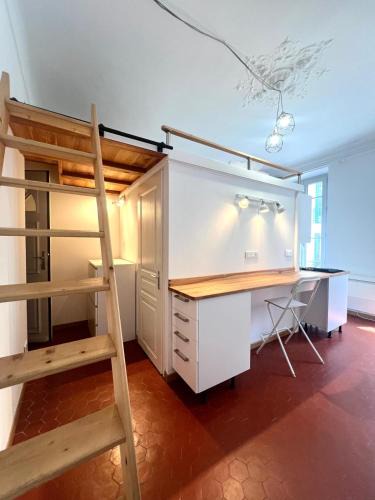 Toulon Apartment | Studio Chalucet - close to train station