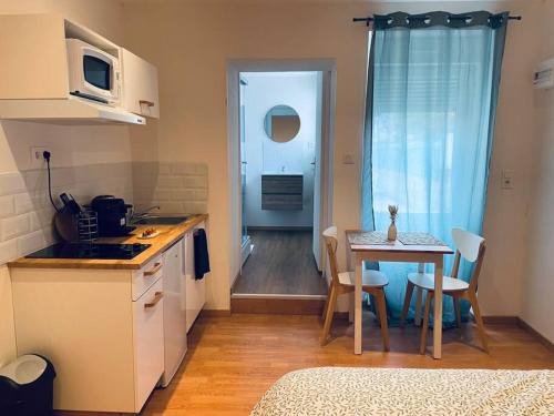 Castres Apartment | Studio Charles de Gaulle II
