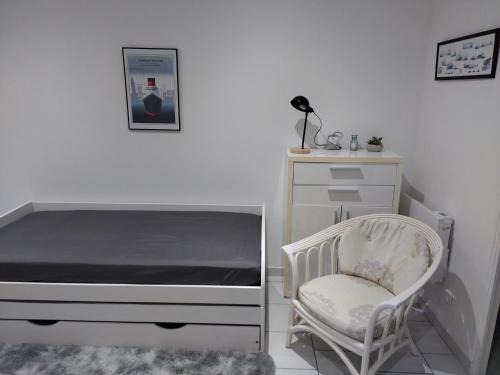Saint-Charles du Port Apartment | studio charmant canapé lit Netflix Prime video wifi