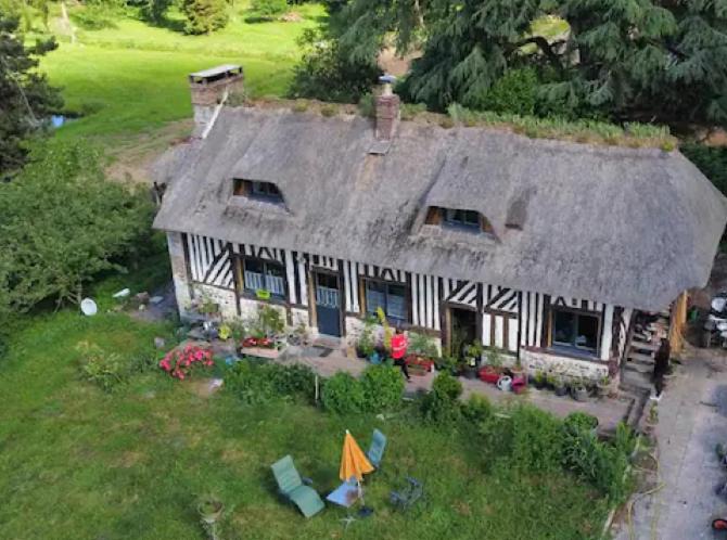 Fiquefleur-Equainville Bed & Breakfast | STUDIO CHAUMIERE sur un domaine de 10 hectares
