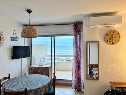 La Cote Radieuse Apartment | Studio climatisé face à la mer, terrasse et parking