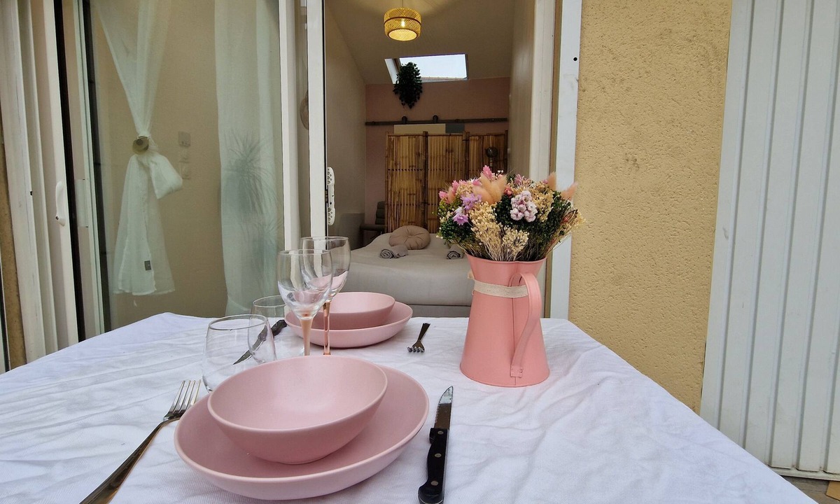 Chartres-de-Bretagne Apartment | Studio Cocoon, Centre Ville