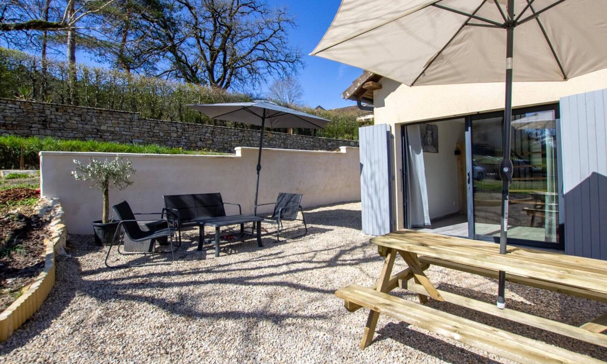 Coly Apartment | Studio Coly-Saint-Amand, studio flat, 2 persons