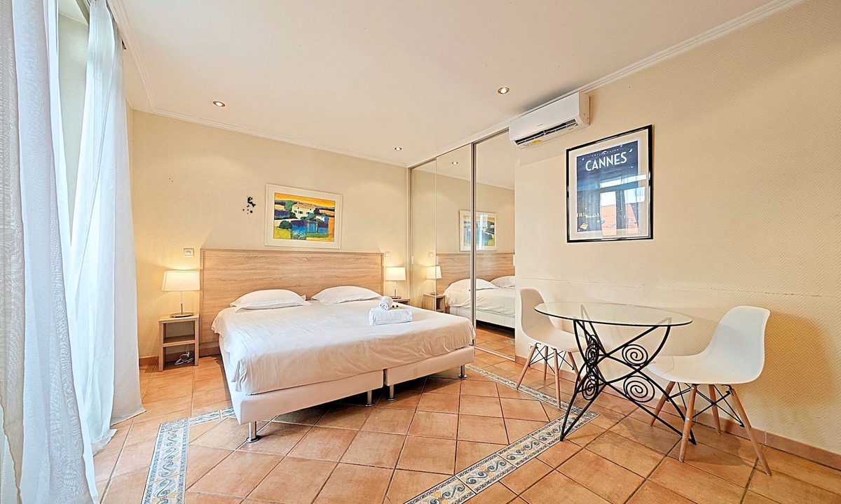 Cannes City Centre Apartment | Studio Commandant André 22 by Viva Riviera