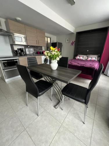 La Ferriere-aux-Etangs Apartment | Studio confortable à La Ferrière-aux-Étangs - 25 m² avec sauna