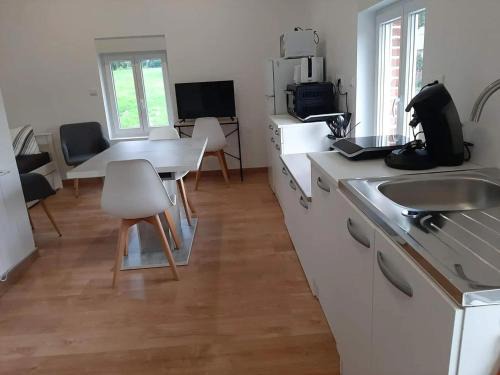Barzy-en-Thierache Apartment | Studio confortable à Barzy-en-Thiérache, 32 m² avec terrasse