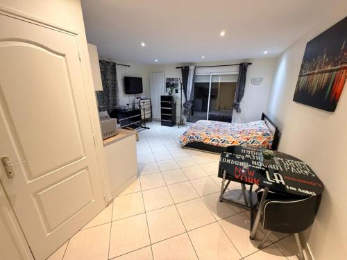 Corbeil-Essonnes Apartment | STUDIO Confort