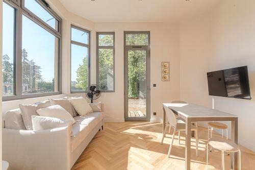 Ecully Apartment | Studio confortable avec terrasse, Ecully