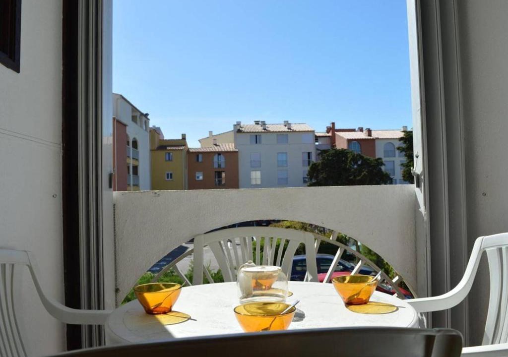 Cap d'Agde Apartment | Studio cosy à 1200m de la plage, à proximité commerces, port et golf, parking privé inclus - FR-1-249-13