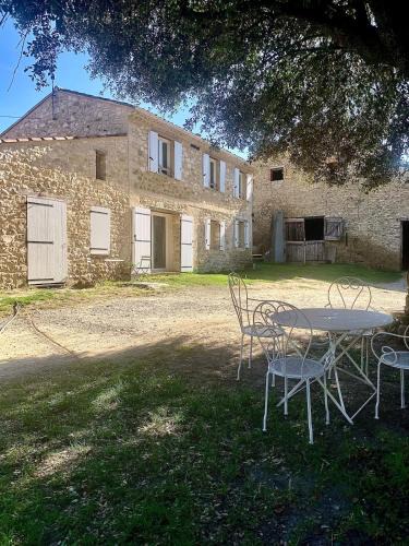 Montjustin Apartment | Studio cosy à la campagne