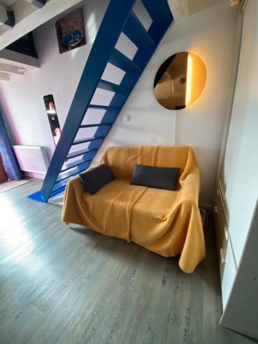 Rungis Apartment | Studio cosy chambre mansardee Monnet-Mermoz Tram Métro 15 mnParis