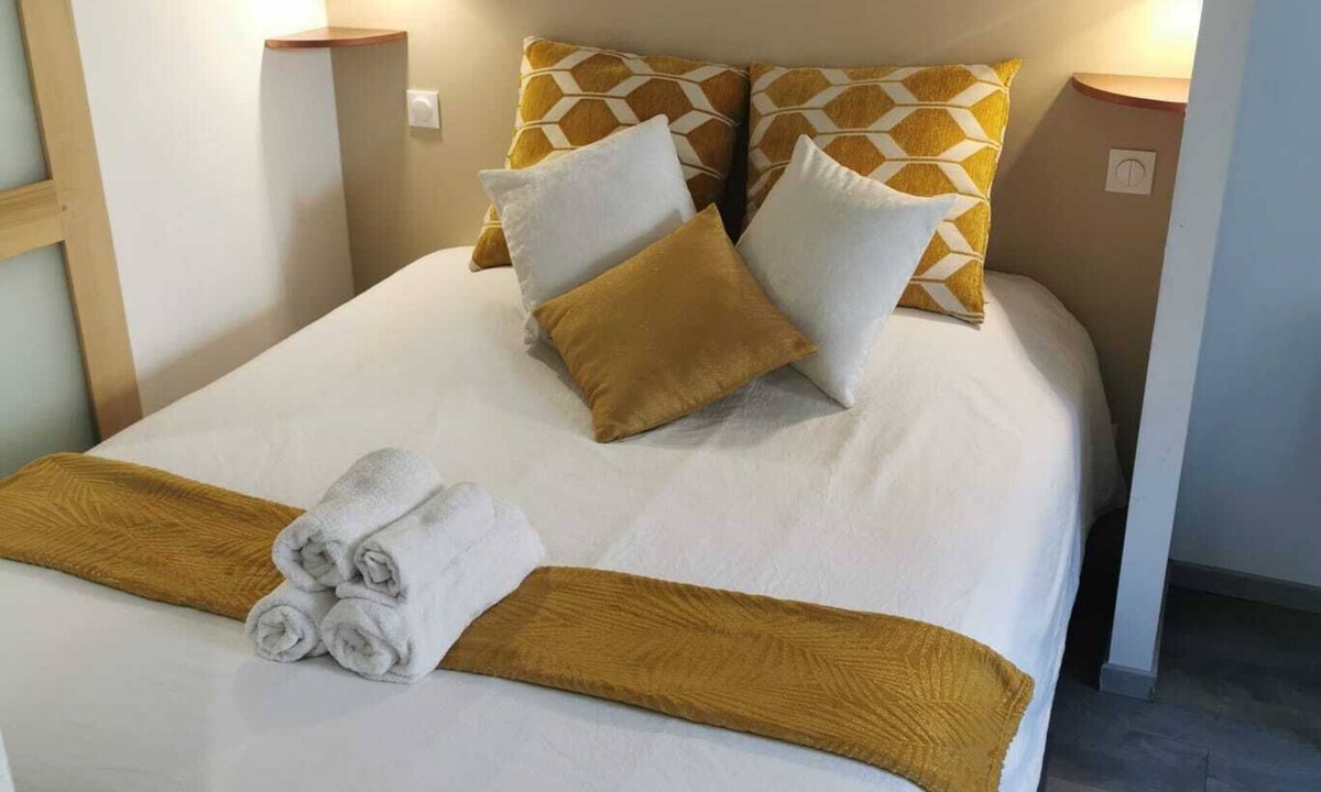 Mulhouse Apartment | Studio Cosy & Cocon Bronze