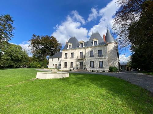 Varennes-Vauzelles Apartment | Studio Cosy dans les granges d un château accès spa