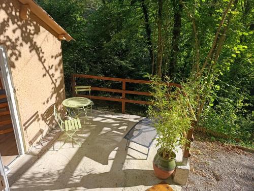 Anduze Apartment | studio cosy en pleine forêt