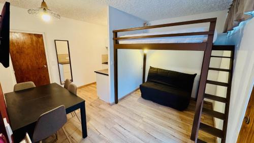 Chasseneuil-du-Poitou Apartment | Studio Cosy