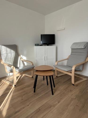 Saint-Germain-Lembron Apartment | Studio cosy avec borne de recharge