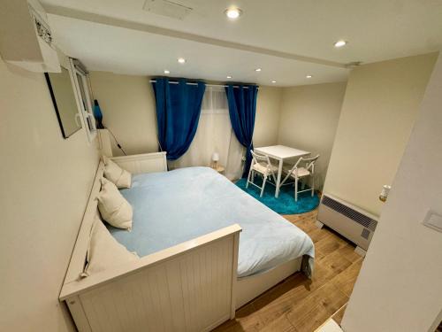Adamville Apartment | Studio cosy indépendant avec kitchenette et jardinet, proche Paris