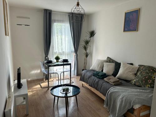 Quincy-sous-Senart Apartment | Studio cosy Gare à 1 min Accès Paris rapide