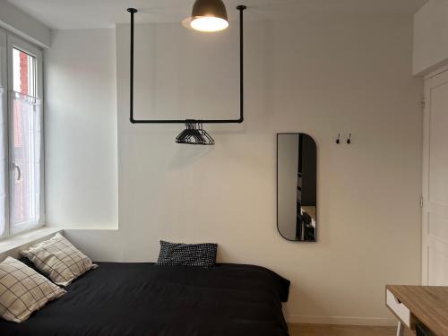 Roubaix Apartment | Studio cosy industriel