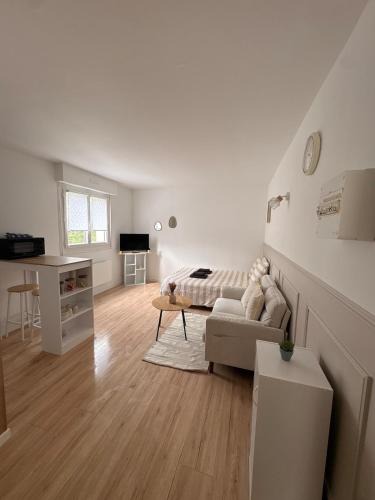 La Roche-sur-Yon Apartment | Studio cosy & Lumineux parking privé