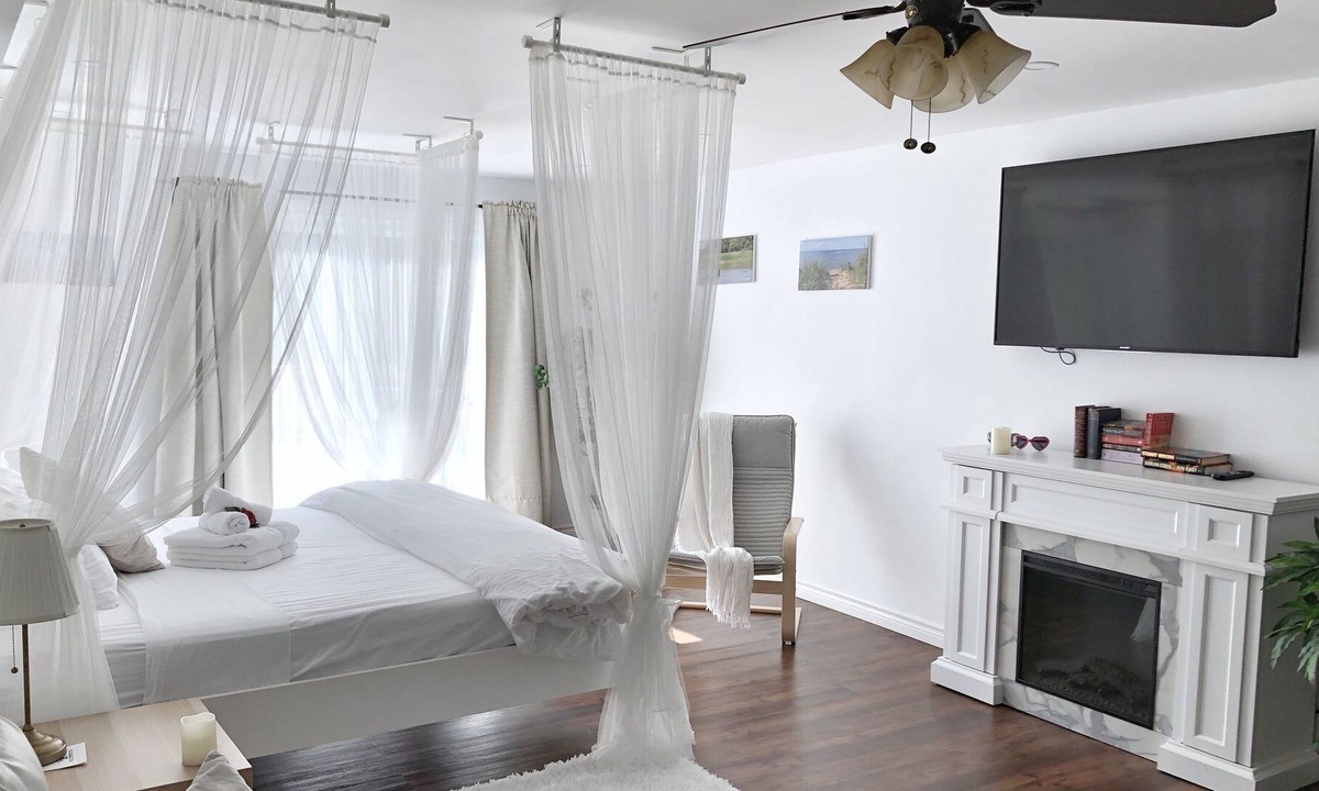 Port Franks Apartment | Studio Cottage, Adults Only, Near Beach, Outdoor Spa, Fireplace, Romantic