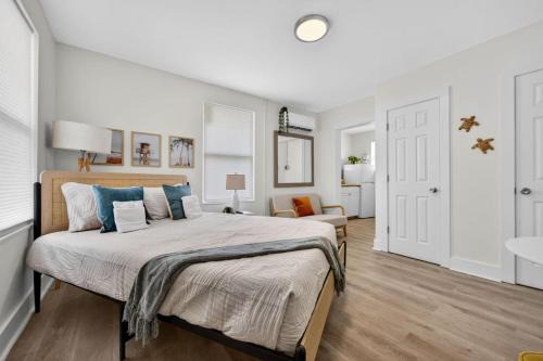 South Pensacola House | Studio Cottage Close to Downtown NAS