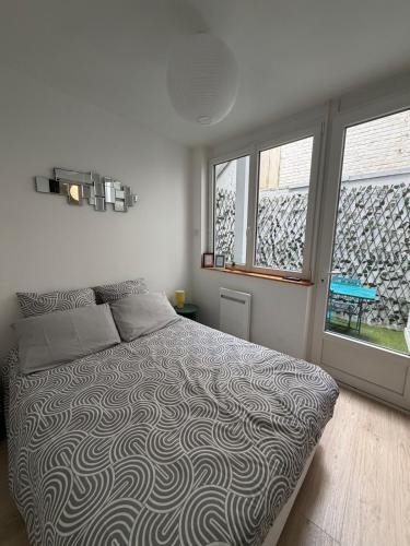 Calais Apartment | Studio cozy au RdC avec terrasse