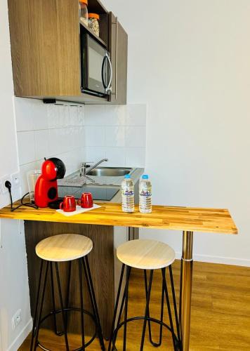 Le Port sous la Lune Apartment | Studio Cozy, Clim & Netflix, Quai de Marne