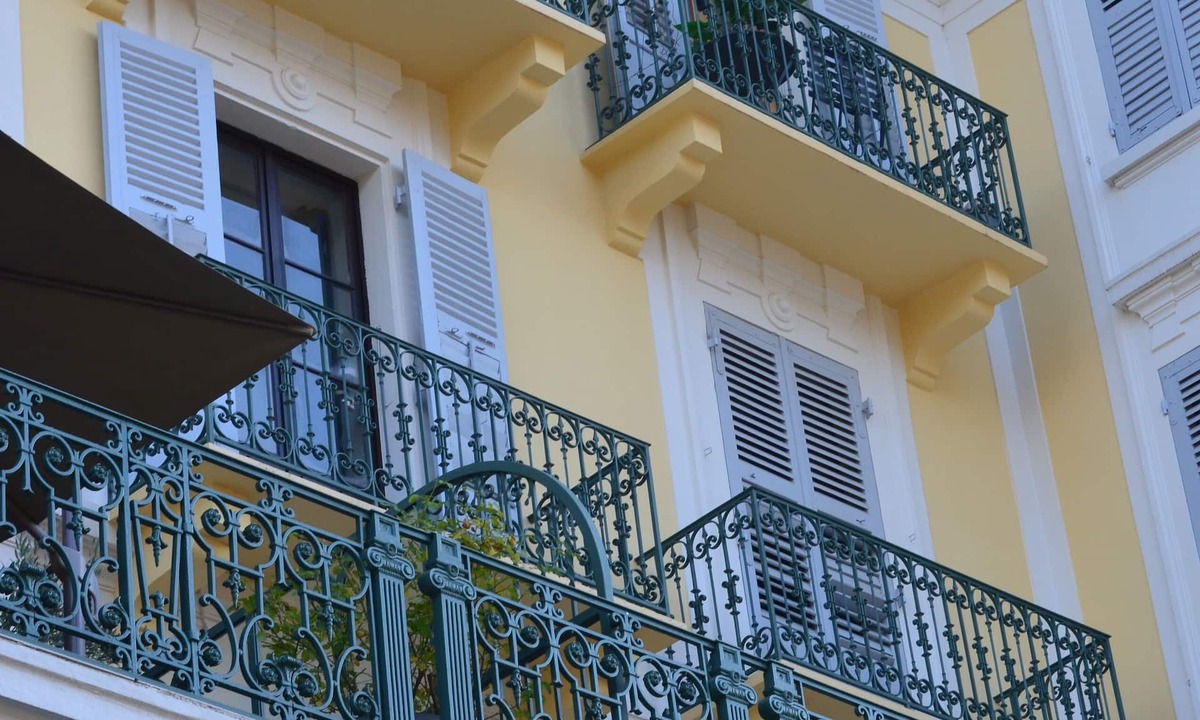 Aix-les-Bains City Center Apartment | Studio CV in beautiful historic residence, mountain view