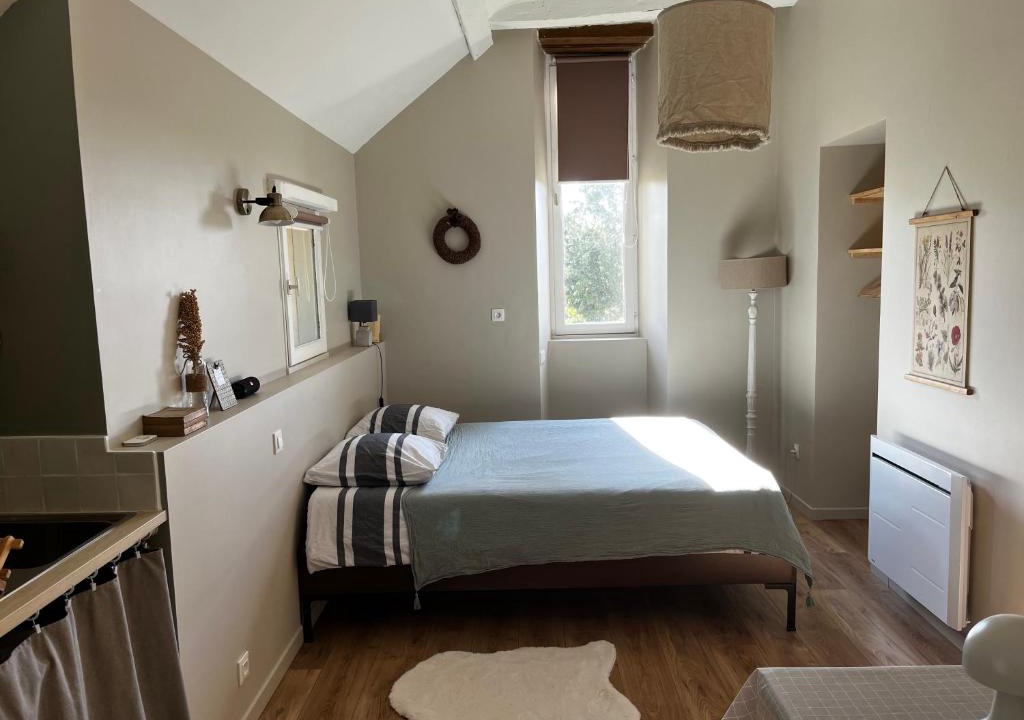 Saint-Jean-des-Mauvrets Apartment | Studio du Grand Beaumont