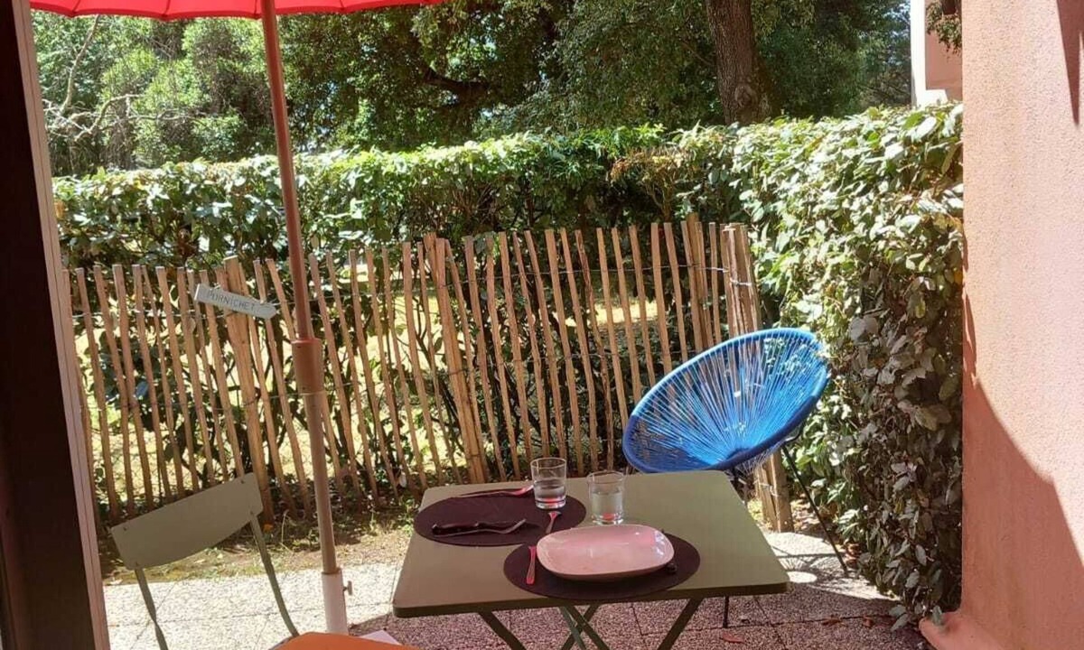 La Baule-Escoublac Apartment | Studio Dans un Parc Boisé Avec Piscine et Animaux Accepté, Avec Terrasse