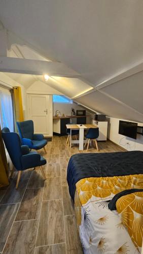 Mortagne-au-Perche Apartment | Studio de l'Hippodrome