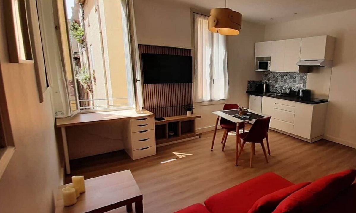 Centre Historique Apartment | Studio de la Comédie, 2nd floor