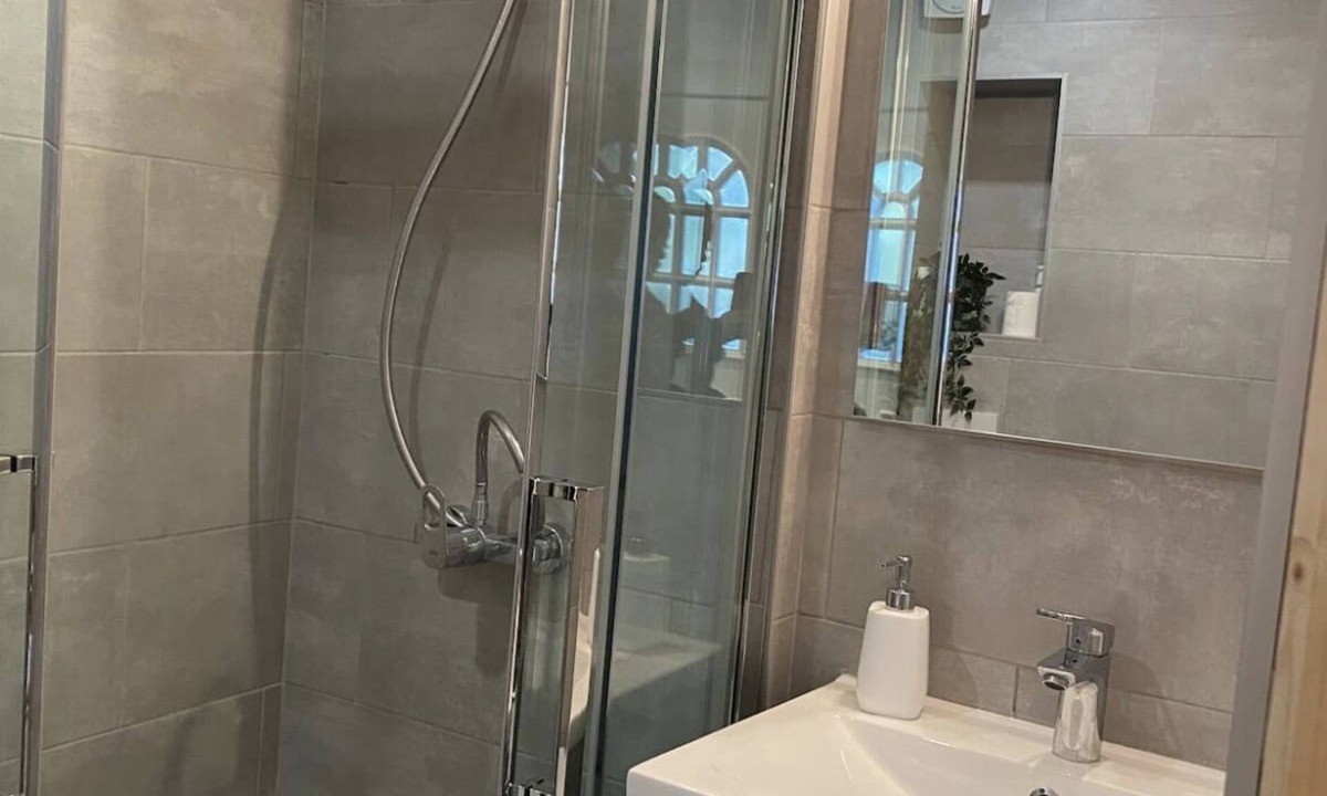 Chateauneuf-Grasse Apartment | Studio de Plan Pied