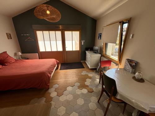 Saint-Benoit Apartment | Studio des Lilas