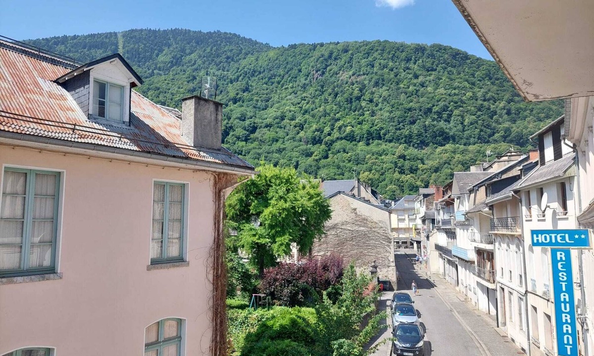 Bagneres-de-Luchon Apartment | Studio downtown