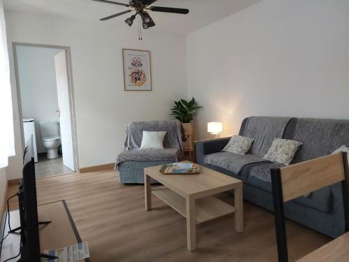 Mandelieu-la-Napoule Beach Apartment | Studio du Château - Axelle Loc'Appart