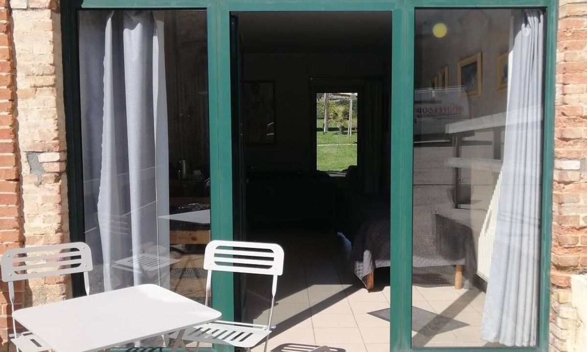 Fye Apartment | Studio "Du Meslay - Fyé" with Private Terrace, Shared Garden and Wi-Fi