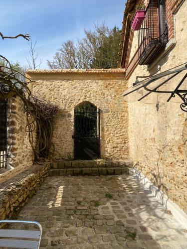 Bonnelles House | Studio duplex avec spa et cour privée