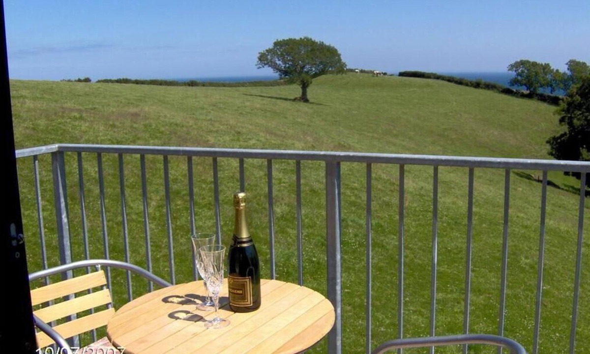 Strete Apartment | Studio Ensuite, Frogwell