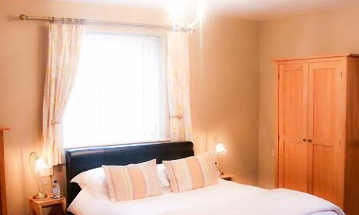 Horton Apartment | Studio Ensuite Whitney Bottom at The Five Dials Inn