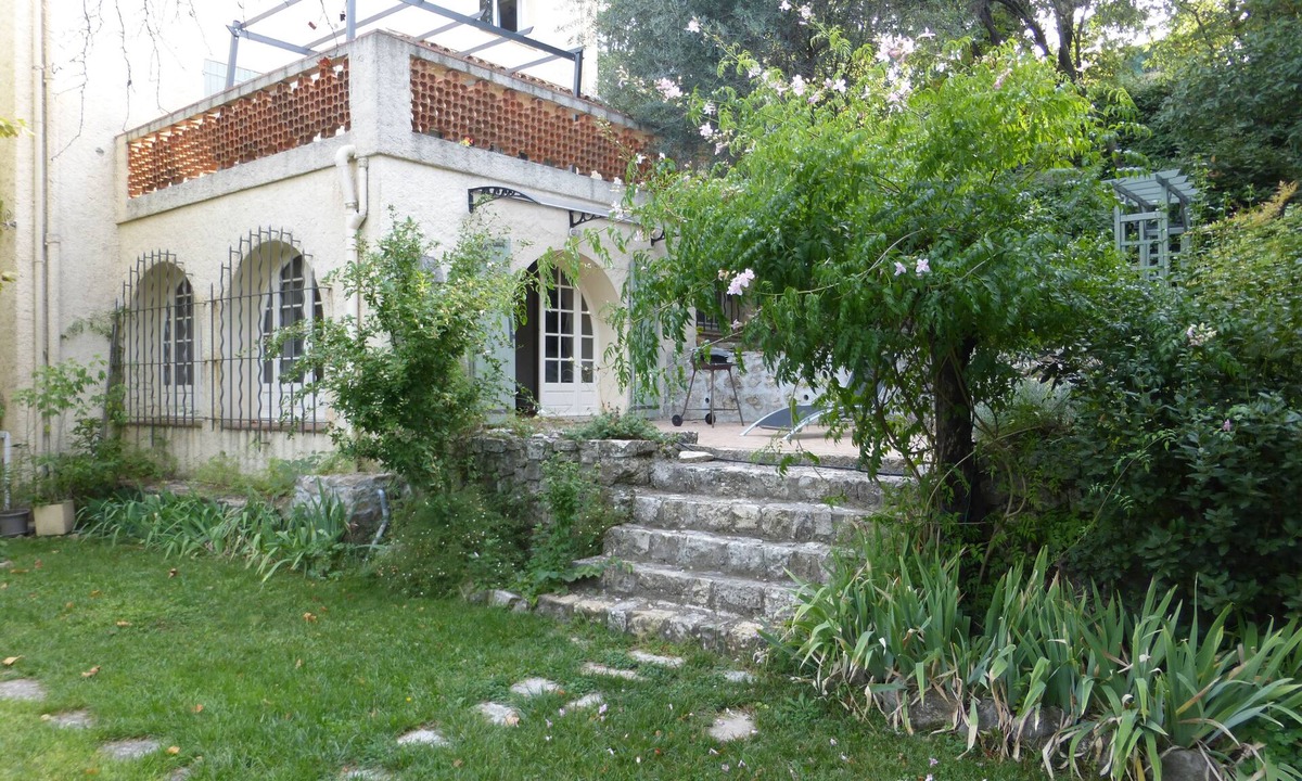 Grasse Apartment | Studio equipped in raised property