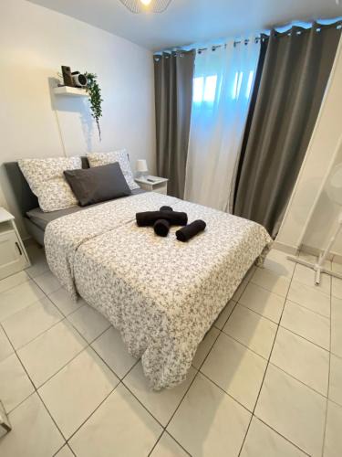 Saint-Ouen Apartment | Studio et Projecteur à 100 m du Métro