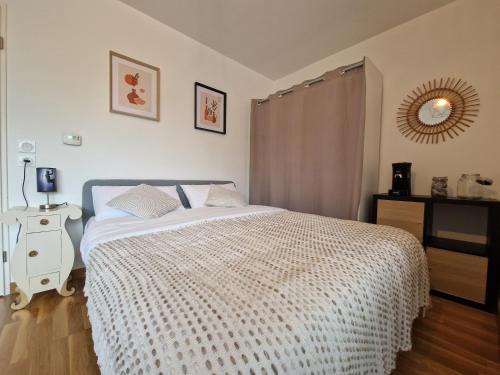 Cote d'Or-Les Sarrazins Apartment | Studio Europarc Créteil - 2mn Métro 8 - Paris